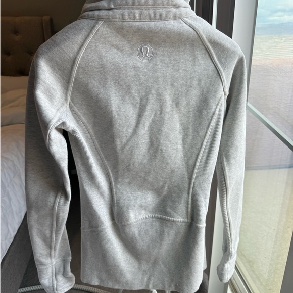 Lululemon fleece jacket size 2 light grey - Picture 3 of 6